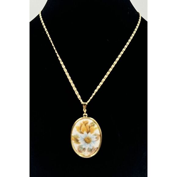 Vintage  1978 ‎ Sarah Coventry Spring Bouquet Gold Tone Flower Pendant Necklace - Picture 2 of 11